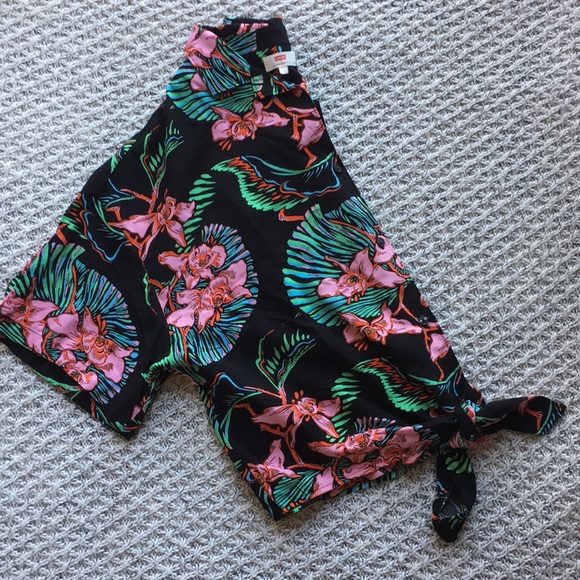 Levi's Tops - Levi’s floral tie shirt